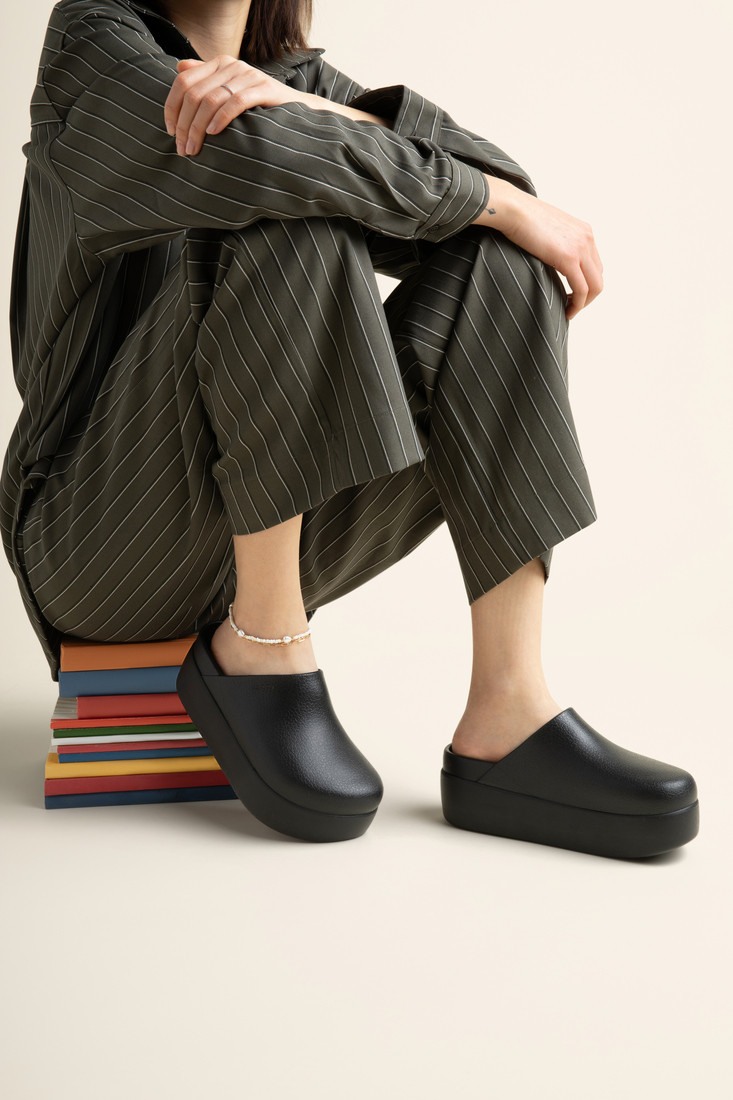 Saboti Crocs Dylan Platform Clog Negru - Black