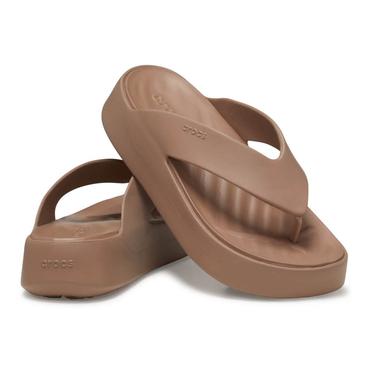 Slapi Crocs Getaway Platform Flip Maro - Latte - 3 | YEO